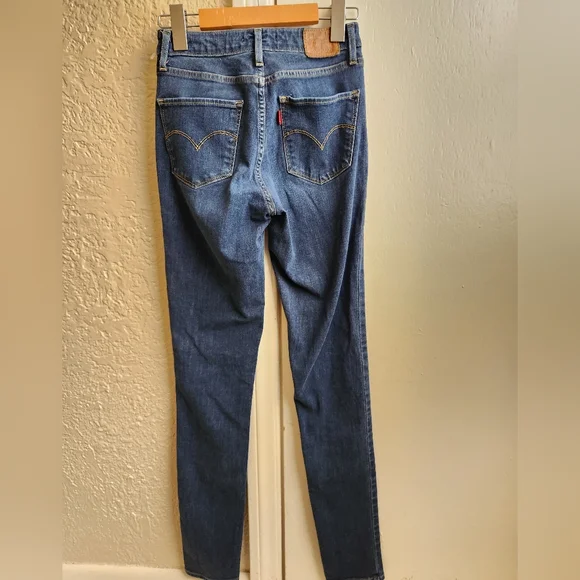 Levi's- 721 High Rise Skinny - Picture 3 of 8